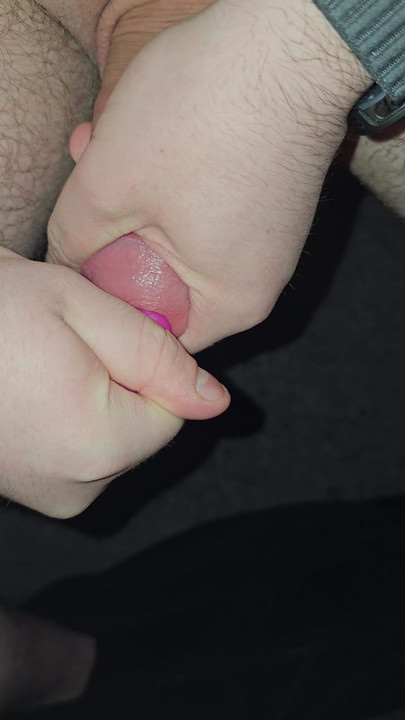 Gurnem 3 čepića za penis različite veličine u mokraćnu cijev i pustim da gotovo jedan potpuno nestane u mom kurcu. | Isječak 2