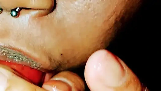 Özensiz meyve yiyici!!