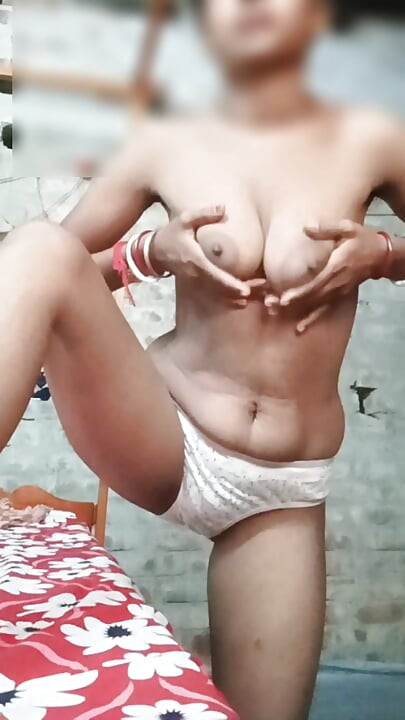 Indijska vruća bhabhi orgazam s velikom bitkom i vibratorom dildom