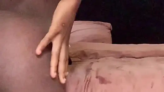 Ateşli zenci güzel kadın vücudunu dölliyor ve kamerayı azdırıyor