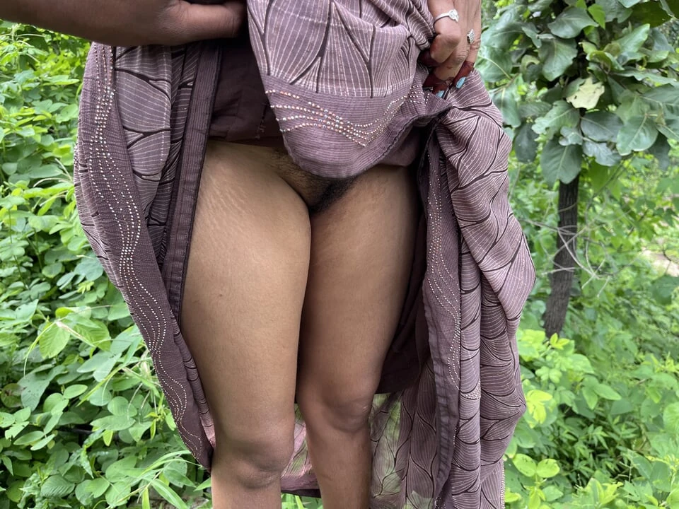 Jngal men bhraman bari bahan ke sath