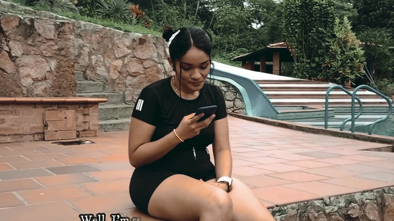 饥渴的拉丁大屁股操她的瑜伽教练 - 胖美女