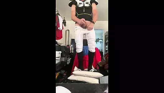Defib Pads porn video – Football Athlete Dilf Jockdad87 Is Super Horny in His Pads, Pants and Socks on Cam
