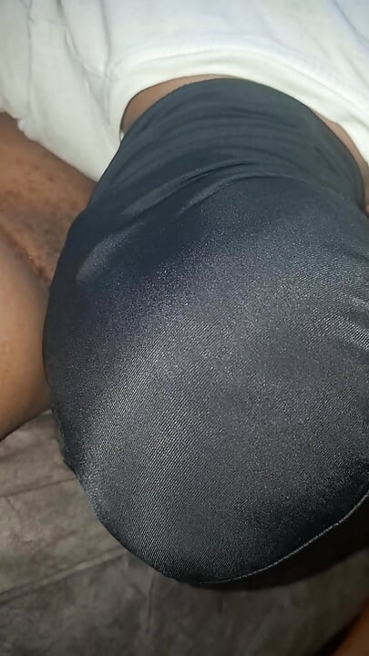 He came to talk for a while and ended up eating my cock