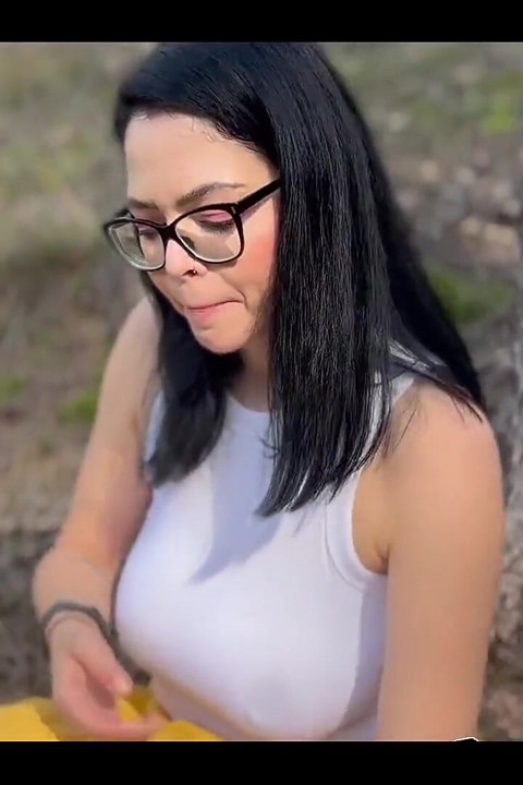 Ormanda sigara içme ve sakso dildo