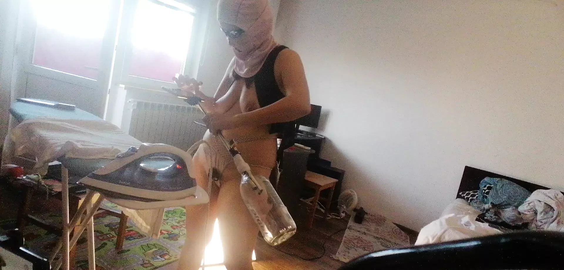 Sexy wife doing household chores naked. Cum on the wife's big ass. Hot foreplay with a couple, oil massage on the body.