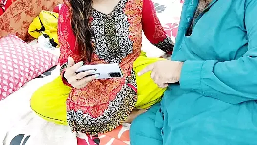PAKISTANI REAL HUSBAND WIFE WATCHING DESI PORN ON MOBILE THAN HAVE ANAL SEX WITH CLEAR HOT HINDI AUDIO