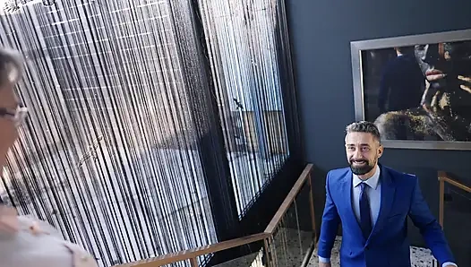 Возбужденная бабушка трахает жестко ебаря - дикая дыра в возрасте, долбежка киски