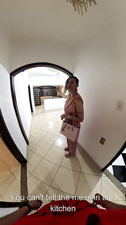 Broker. Menjual rumah akhir-akhir ini tidaklah mudah.