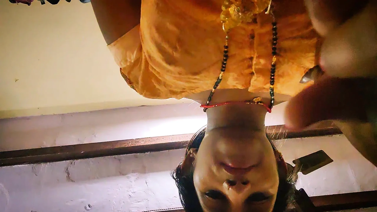 Cô vợ Ấn Độ nóng bỏng bị bạn thân nhất của chồng đụ bằng âm thanh tiếng Hin-di