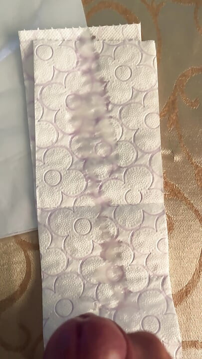 Earl Smile Big Cumshot Heavy Load On Toilet Paper