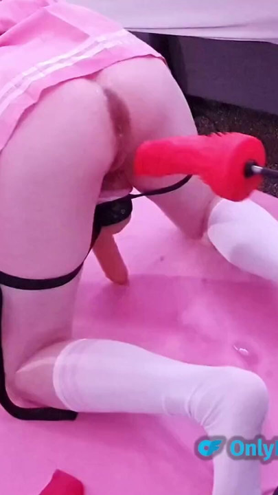 Pervy in pink. English MILF Lisa Essex enjoying big anal dildos | Clip 3