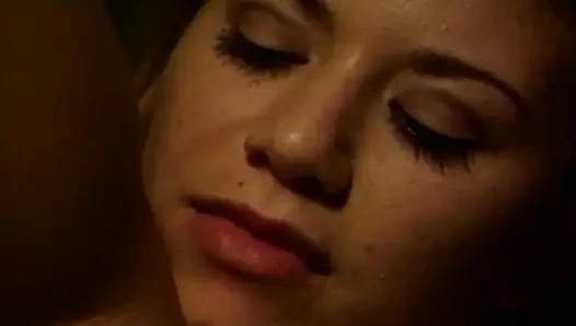 Cewek pirang menggoda meniduri penjaga terangsang sampai mani muncrat di wajah