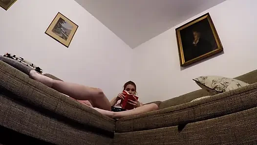 Külot yok iç çamaşırı kısa mini etek evde kitap okuma