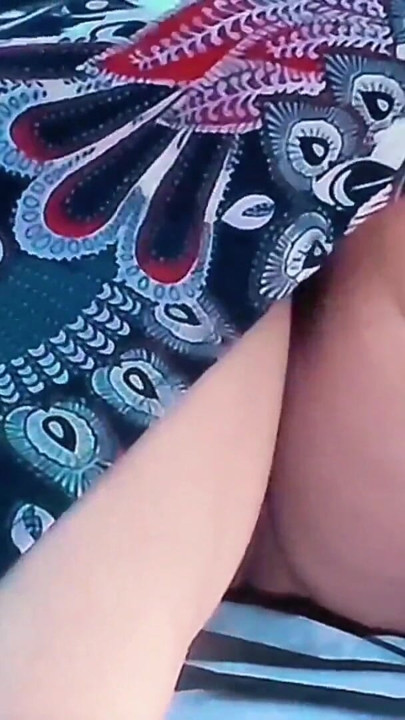Adik tiri muslim dengan memek berbulu ngeliat abang tirinya lagi bugil dan lanjut ngentot memeknya | Clip 2