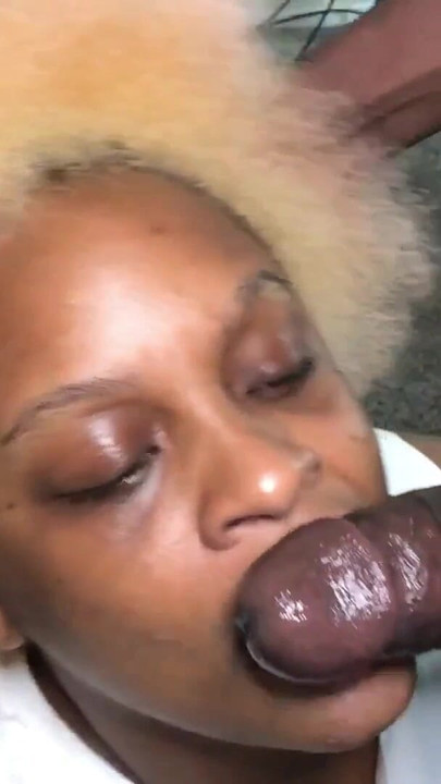 Kötelező pillanat a "Bubble Gum Blowjob Facial " című filmből