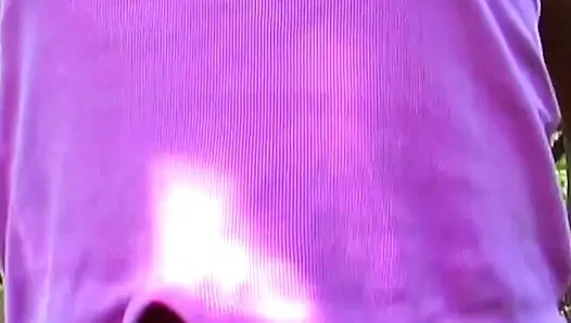 Olgun kızıl saçlı orta yaşlı seksi kadın açık havada yüzüne boşalıyor