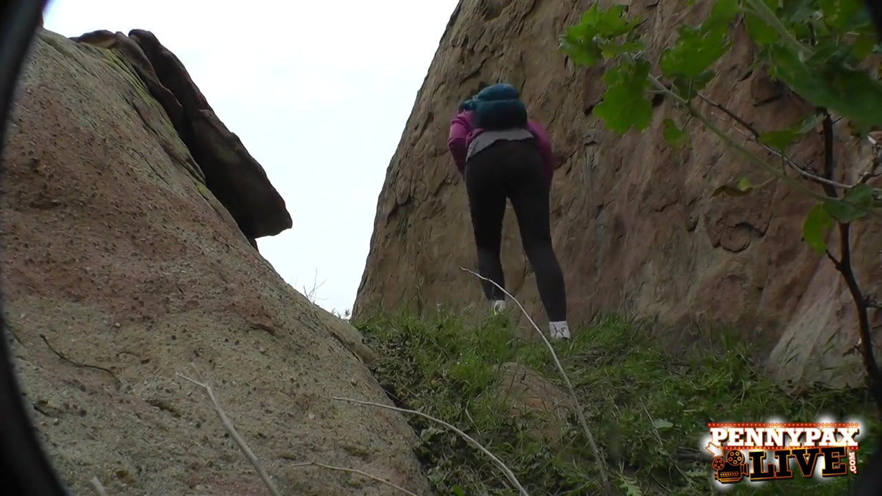 ペニー・パックスとサラ・シェボンの素晴らしいハイキングハメ撮り3p