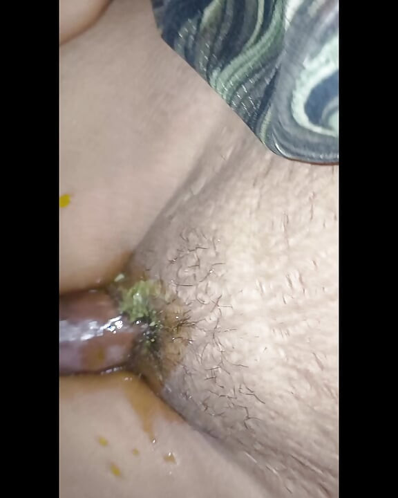 Padosan bhabhi ke chut chatkar pani nikal diya