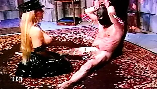 Две грязные телочки наказывают своего раба