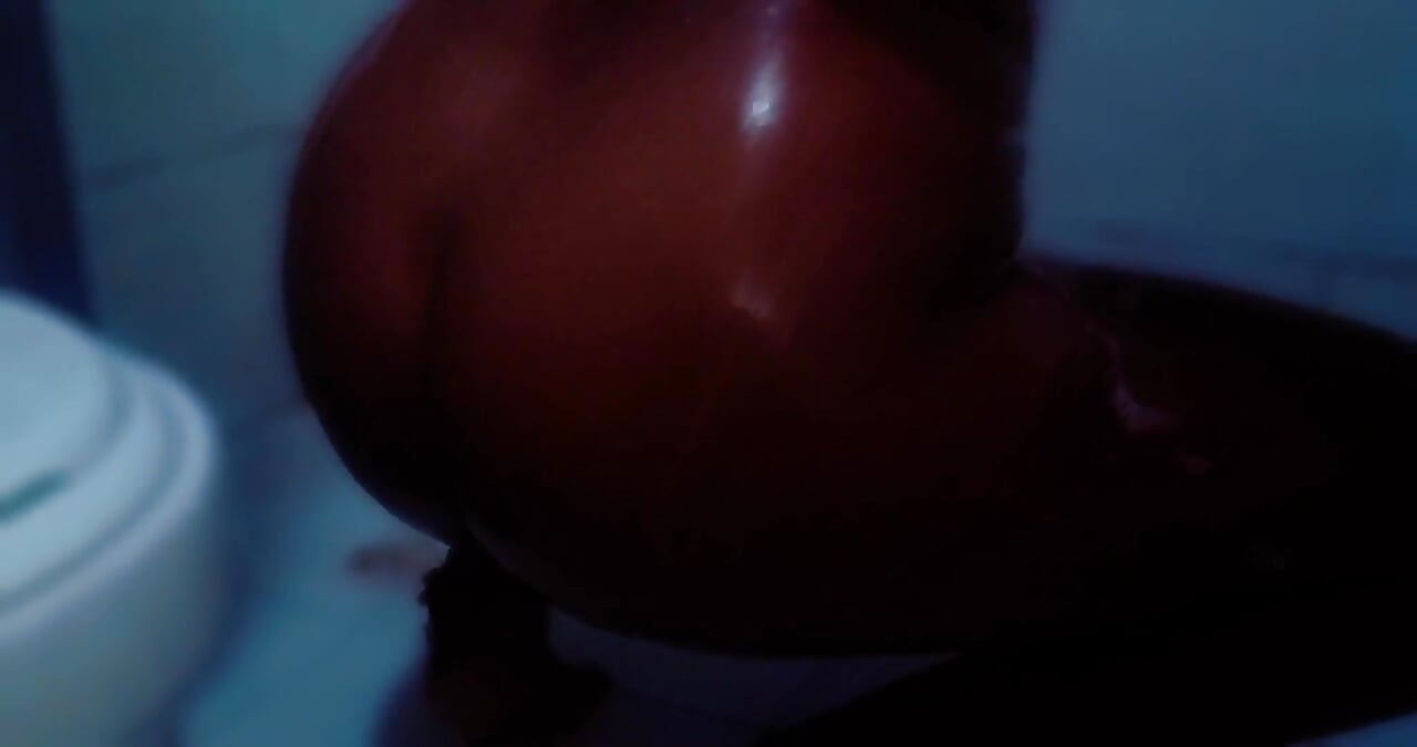 Lil Latina Shower Show Slo-mo