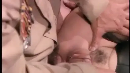 Büyük yarak ve lezbiyen dildo götten çifte sikişiyor üçlü grup seks (tam orijinal film.)