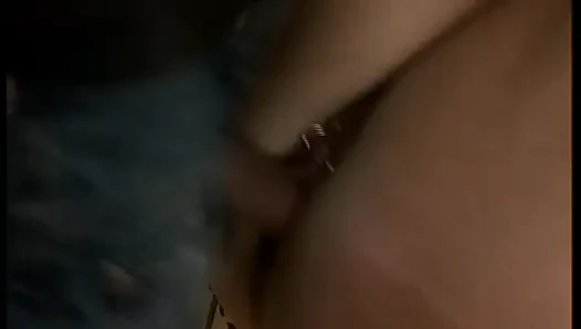 Gebräunte deutsche milf-schlampe reitet schwanz bis zur gesichtsbesamung