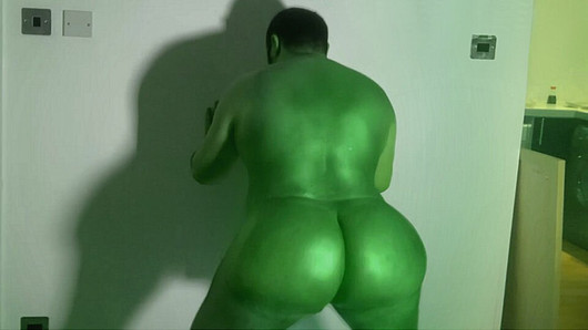 Hulk gigante verde esmaga namorado com bunda grande