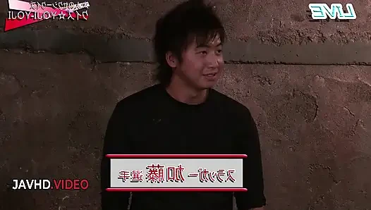 Rika Annas dampfendes japanisches gruppensex-abenteuer endet mit einem befriedigenden creampie-finish