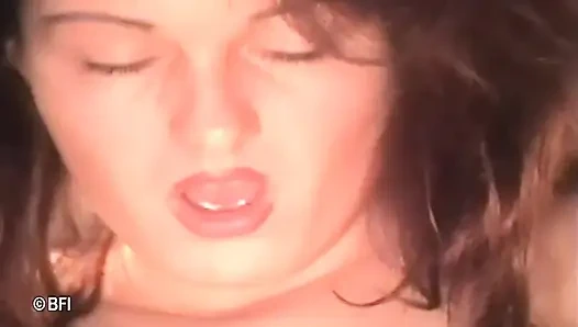 Sexy brunette chick spreads her legs and gets pussy slammed