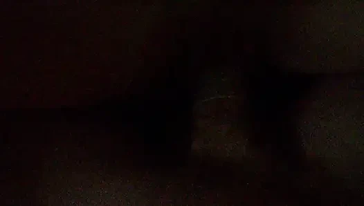 Часть 2 нашего первого секс-видео! Он трахает мою хорошенькую розовую киску большим хуем, и я заставляю его кончить повсюду!