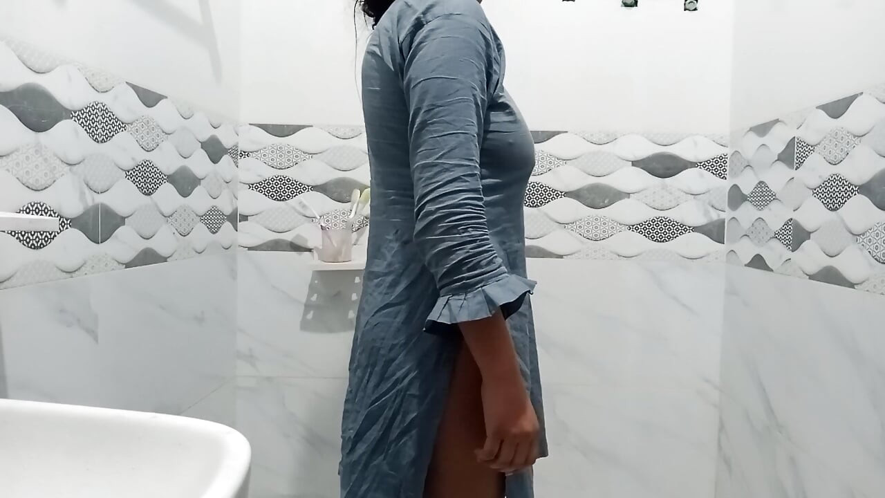 Marido ne baño me esposa ko chod dia