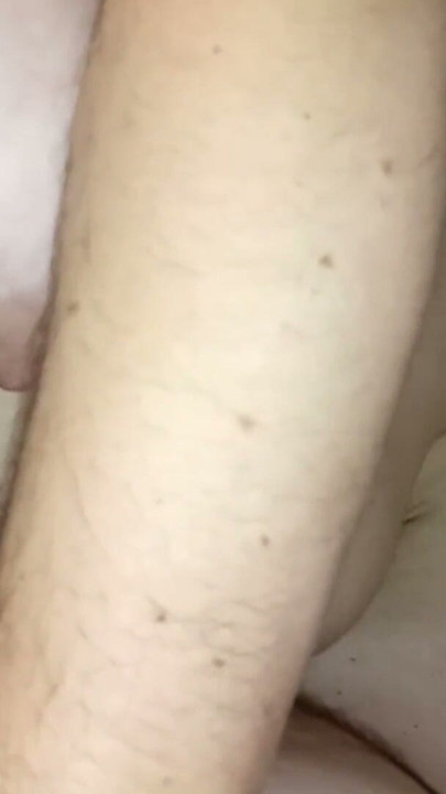Vennens kone rider reverse cowgirl med stor rund røv, så doggy creampie | Klip 1