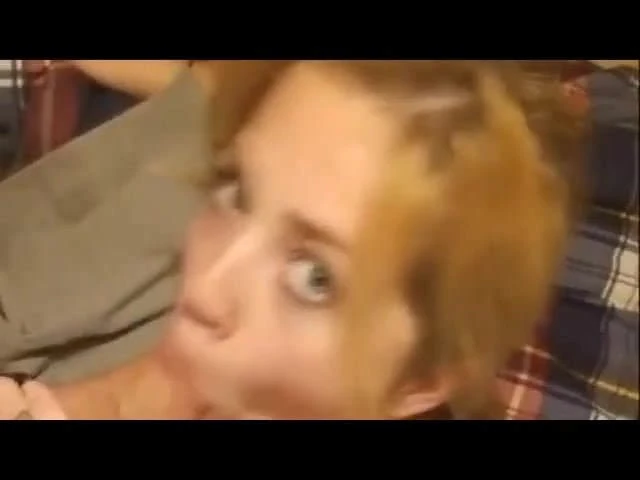La perfetta bionda sexy fa un pompino