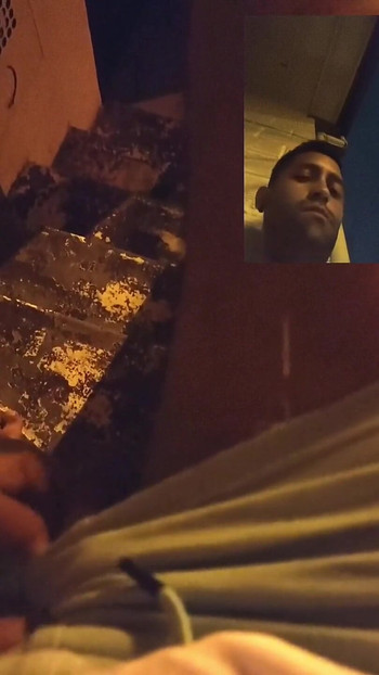 在户外撸管, 我已经很久没做过了, 我很紧张