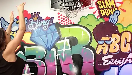 Рефери Объявляет Тайм-аут, Чтобы Трахнуть Синди Бер, Пока Она Ест Чарли Монако