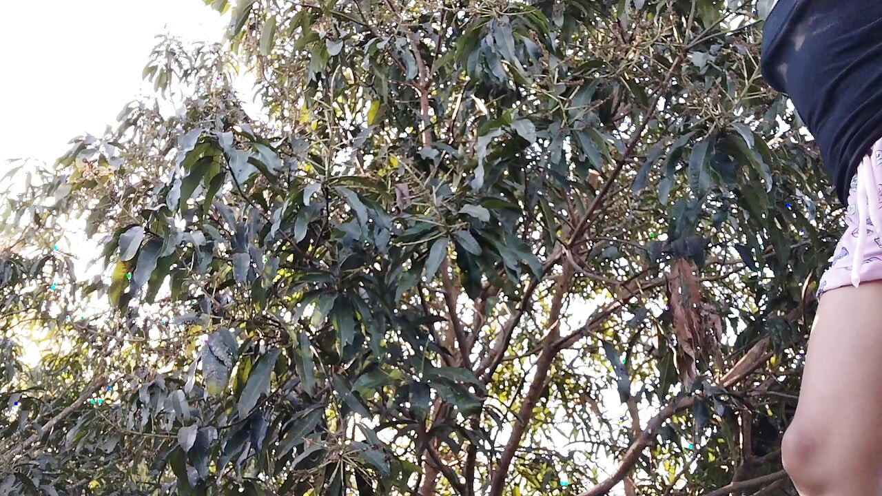 ASIAN PETITE LOOSES HER VIRGINITY IN PUBLIC GONE VIRAL