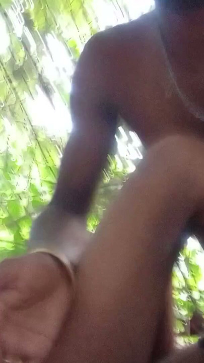 Waktu cepat menyentuh vagina muda bhabhi yang cantik dan dia sangat panas sehingga seksi. | Klip 1