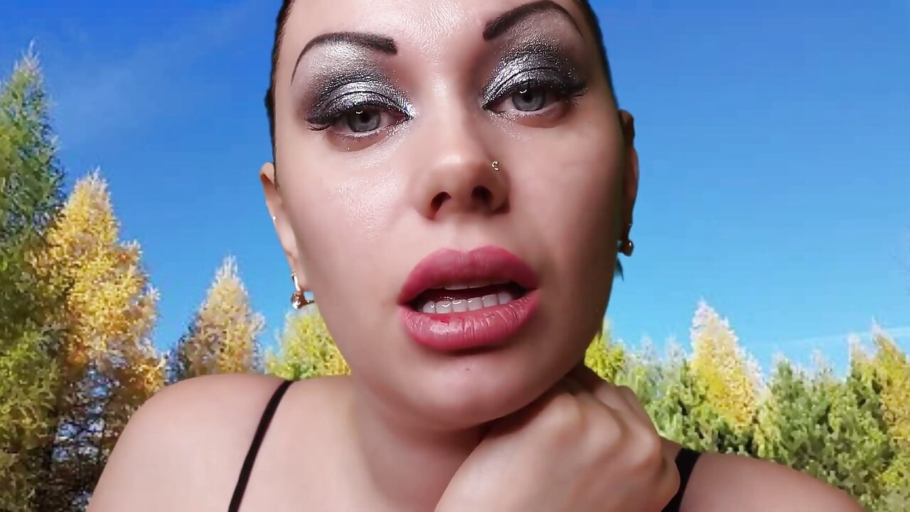 ענקית הופכת אותך לתמנון זעיר מגבר מכווץ ואוכלת אותו חי!