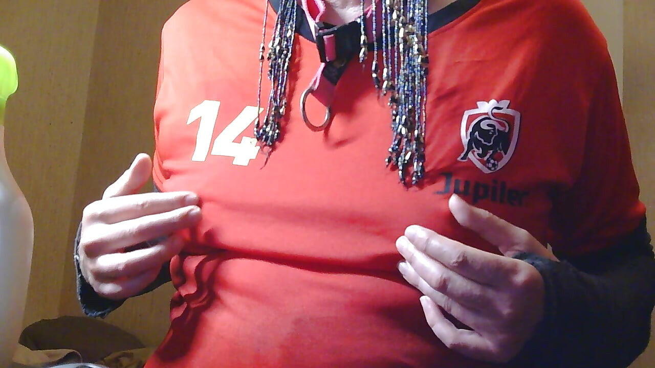 Sarah la tapette mouillée, t-shirt de football