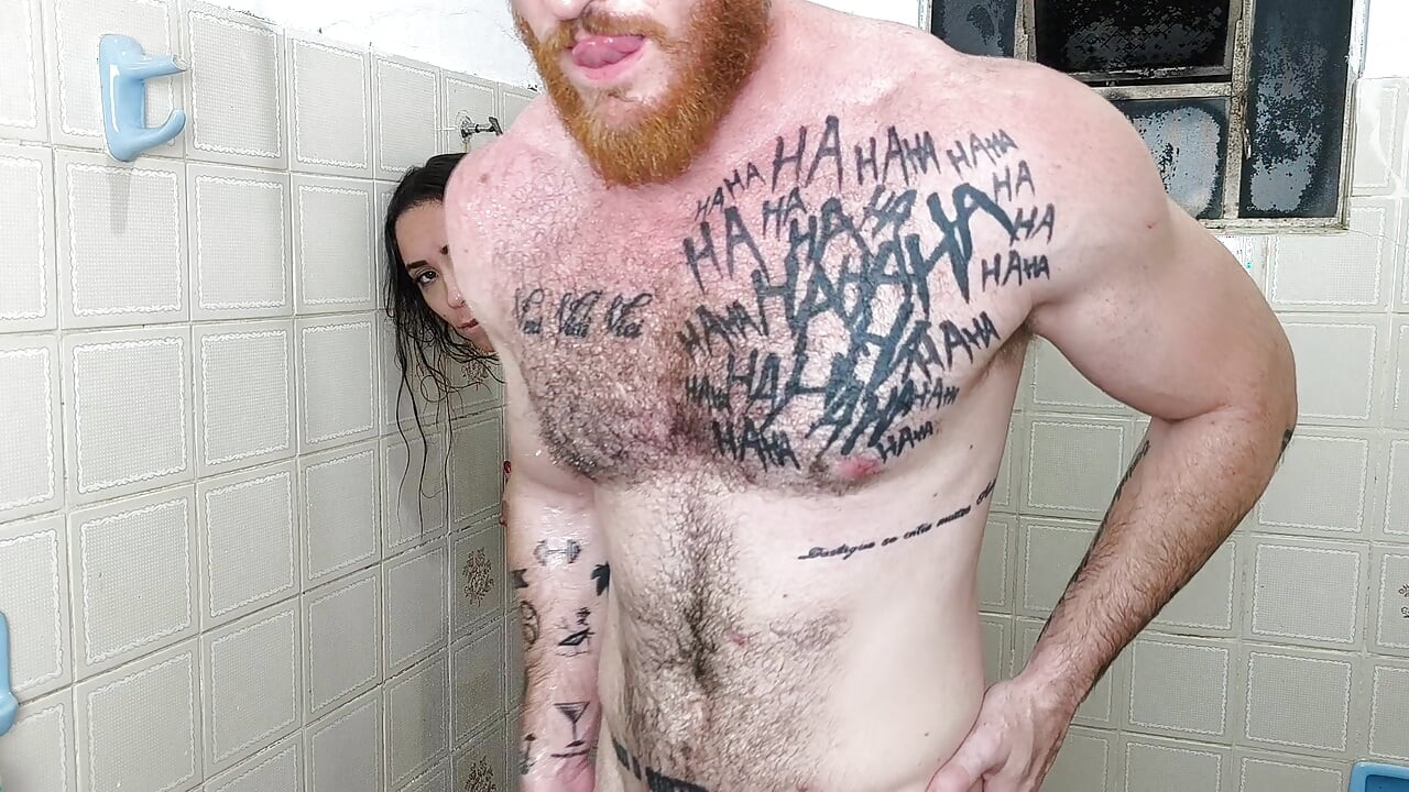 彼はお風呂で毛皮の中をとても気持ちよく抱いた