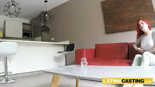 Dieser rothaarige LATINa-teenager sagte, sie sei vor der kamera schüchtern ... immer noch schneller ausgezogen, als ich einen deal anbieten konnte