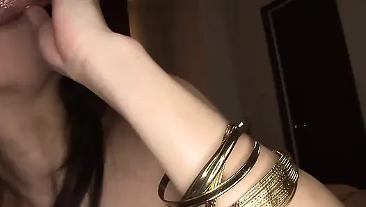 Muhteşem Asyalı hatun sikilmeyi seviyor!