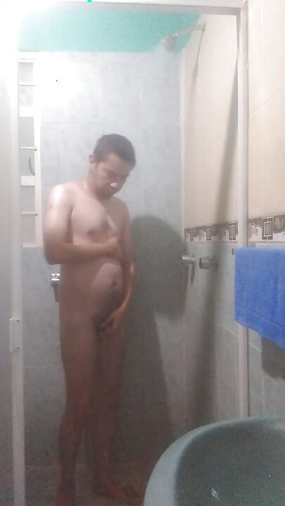샤워하는 남자