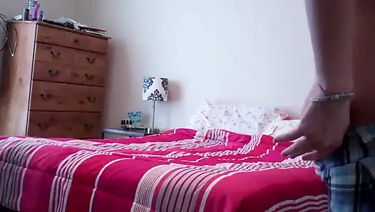 Heiße MILF betrügende ehefrau katerina intensiven und schnellen Handjob, um ihren vermieter schnell für diesen monat miete kommen zu lassen.