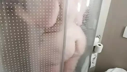 Karcelyne takes a shower after club sex