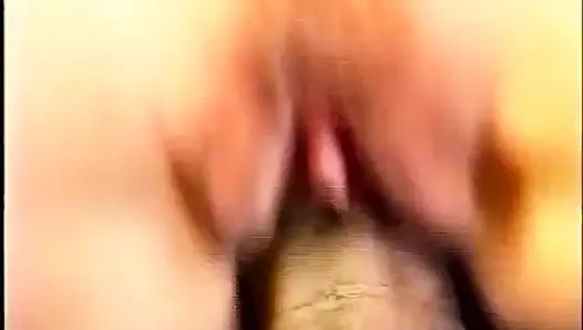 Nyepong kontol besar pria kulit hitam, ngentot memek berbulu dengan posisi dogging