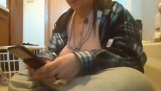 Анал с большими отвисшими сиськами загорелого вибратором