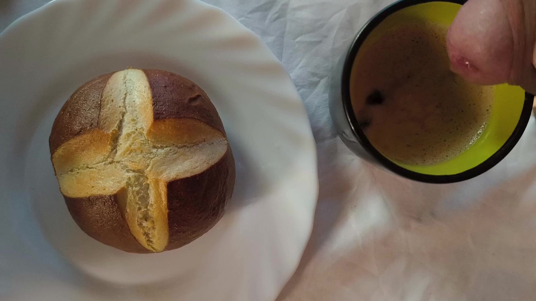 頼まれた通り、コーヒーにおしっこをかけて、うちのウサギも何かもらった