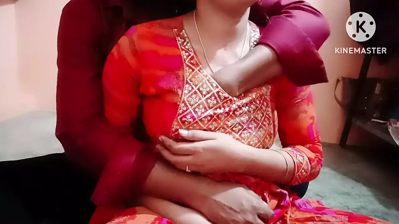 First time girlfriend ka boobs jor jor se dabaya or kiss Kiya